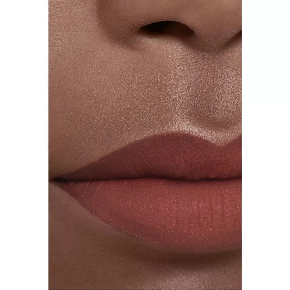 CHANEL Red Lipstick Vibrant Satin Finish - Picture 7 of 9
